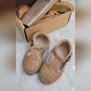 Consciously Baby Leather Woven T-bar Shoe. Stone. Sz 7